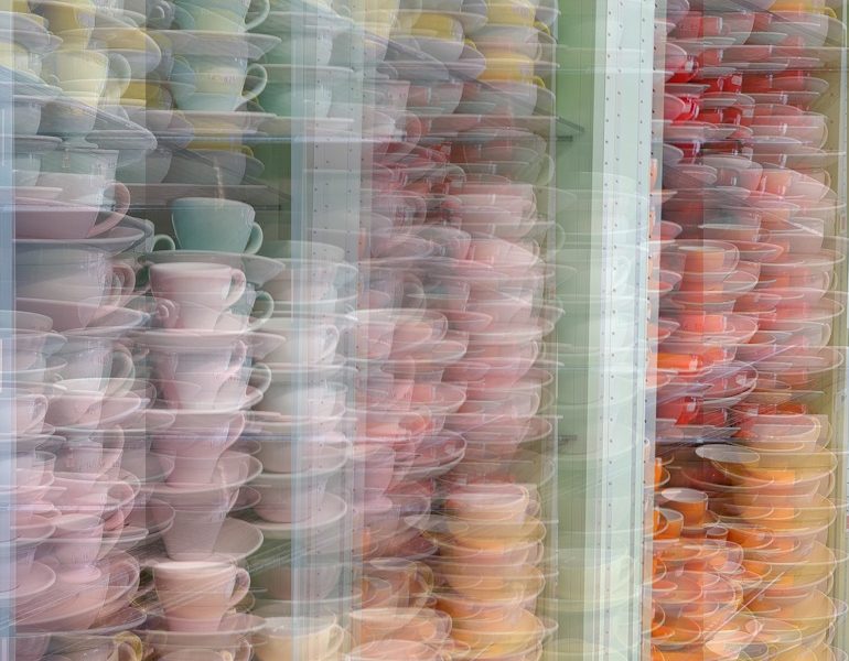 Manufakturen-Blog-PopArt-Projekt: Tassen VIII, pastell (Foto: Wigmar Bressel) - basierend auf einem Foto im Werksverkauf der Porzellanmanufaktur Dibbern in Hohenberg an der Eger