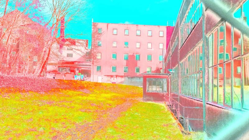 Manufakturen-Blog-PopArt-Projekt: Porzellanmanufaktur Dibbern III, rosa (Foto: Wigmar Bressel) - basierend auf einem Foto von den Produktionsgebäuden in Hohenberg an der Eger