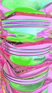 Manufakturen-Blog-PopArt-Projekt: Teller IV, lila (Foto: Wigmar Bressel) - basierend auf einem Foto von Pastatellern in der Produktion der niedersächsischen Porzellanmanufaktur Fürstenberg