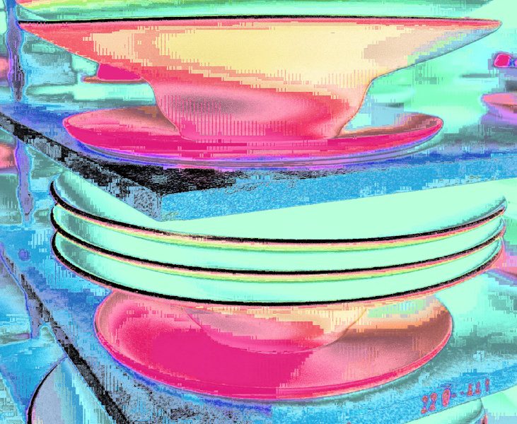 Manufakturen-Blog-PopArt-Projekt: Teller IV, lindgrün (Foto: Wigmar Bressel) - basierend auf einem Foto von Pastatellern in der Produktion der niedersächsischen Porzellanmanufaktur Fürstenberg