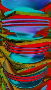 Manufakturen-Blog-PopArt-Projekt: Teller IV, rot (Foto: Wigmar Bressel) - basierend auf einem Foto von Pastatellern in der Produktion der niedersächsischen Porzellanmanufaktur Fürstenberg