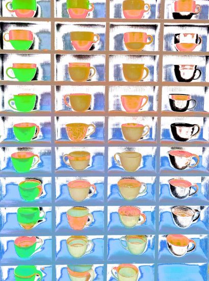 Manufakturen-Blog-PopArt-Projekt: Tassen IX-2, weißblau ("Eine fehlt.") - basierend auf einem Foto in der Werkstatt der Independent-Keramikerin Frauke Alber in Bremen (Foto: Wigmar Bressel)