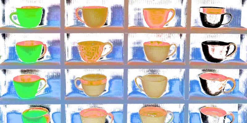 Manufakturen-Blog-PopArt-Projekt: Tassen IX-2, weißblau ("Eine fehlt.") - basierend auf einem Foto in der Werkstatt der Independent-Keramikerin Frauke Alber in Bremen (Foto: Wigmar Bressel)