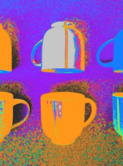 Manufakturen-Blog-PopArt-Projekt: Becher I, lila (Foto: Wigmar Bressel) - basierend auf einem Foto von Bechern aus Feinsteinzeug der Independent-Keramikerin Tanja Möwis in Bremen Wulwesstraße 12