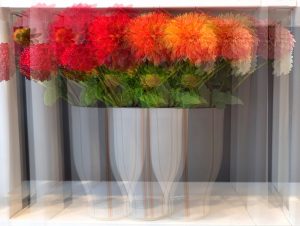 Manufakturen-Blog-PopArt-Projekt: Vase VIII, weiß (Foto: Wigmar Bressel) - basierend auf einem Foto von Bechern aus Feinsteinzeug der Independent-Keramikerin Tanja Möwis in Bremen Wulwesstraße 12