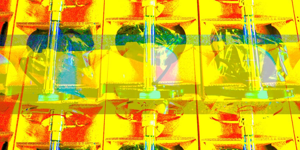 Manufakturen-Blog-PopArt-Projekt: Bauhaus-Lampe I, gelb (Foto: Wigmar Bressel) Tecnolumen Bremen Wilhelm Wagenfeld 1924 W24