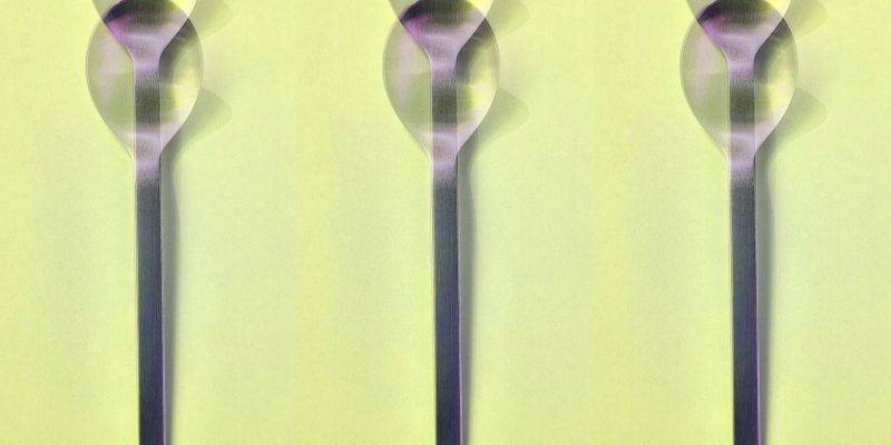 Manufakturen-Blog-PopArt-Projekt: Löffel I, zitronengelb (Foto: Wigmar Bressel) - basierend auf einem Foto von Kaffeelöffeln der Serie 'mono a' von Peter Raacke aus der Stahlwarenmanufaktur Mono in Mettmann