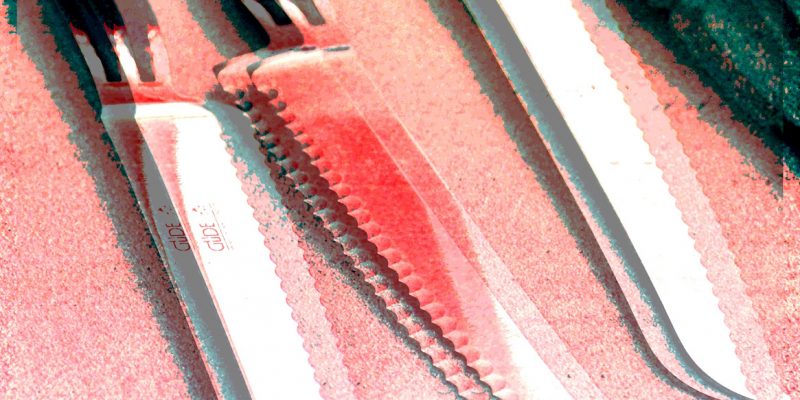 Manufakturen-Blog-PopArt-Projekt: Brotmesser, rosa II (Foto: Wigmar Bressel) - basierend auf einem Foto in der Produktion der Solinger Messerschmiede Güde von Messern der preisgekrönten Serie 'Delta' ('Manufakturprodukt des Jahres 2019')