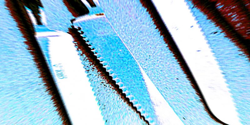 Manufakturen-Blog-PopArt-Projekt: Brotmesser, blau I (Foto: Wigmar Bressel) - basierend auf einem Foto in der Produktion der Solinger Messerschmiede Güde von Messern der preisgekrönten Serie 'Delta' ('Manufakturprodukt des Jahres 2019')