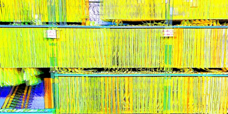 Manufakturen-Blog-PopArt-Projekt: Archiv I, gelb (Foto: Wigmar Bressel) - basierend auf einem Foto von Lochkarten im Kartenlager für die Damast-Webstühle in der Leinenweberei Seegers & Sohn im niedersächsischen Steinhude