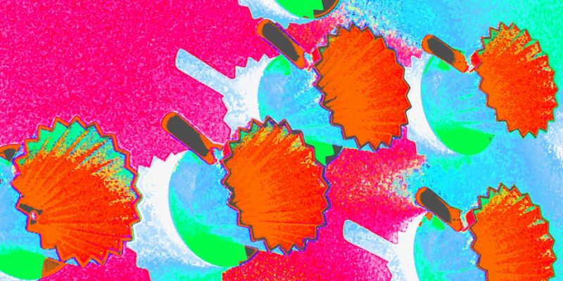 Manufakturen-Blog-PopArt-Projekt: Kaffeefilter, orange (Foto: Wigmar Bressel) - basierend auf einem Foto einer Installation aus Kaffeefiltern aus der Königlichen Porzellanmanufaktur (KPM) an einer Wand im Restaurant 'Dong - A' im KPM Hotel & Residences in der Englischen Straße 6 in Berlin