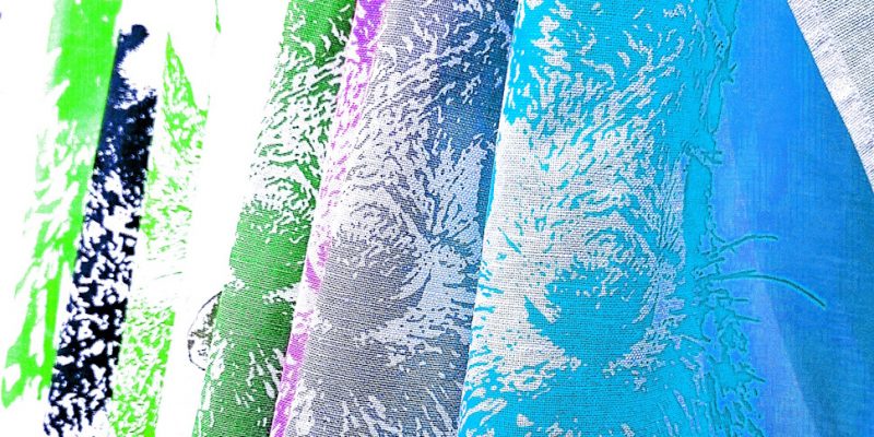 Manufakturen-Blog-PopArt-Projekt: Hase I, blau (Foto: Wigmar Bressel) - basierend auf einem Foto von Geschirrtüchern am Stand der Siebdruckerei Frohstoff aus Hamburg auf der Konsumgütermesse 'Ambiente' in Frankfurt am Main