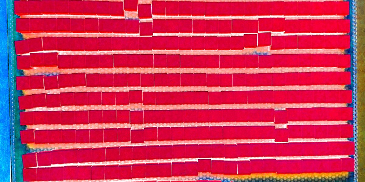 Manufakturen-Blog-PopArt-Projekt: Stein, rot (Foto: Wigmar Bressel) - basierend auf einem Foto von Ankersteinen in der Produktion der gleichnamigen System-Baukasten-Manufaktur im thüringischen Rudolstadt, die zum Trocknen vor dem Ofen liegen