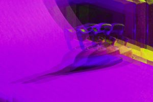 Manufakturen-Blog-PopArt-Projekt: Bügeleisen, violett (Foto: Wigmar Bressel) - basierend auf einem Foto von Martin Specht in der Produktion der Lauterbacher Hemdenmanufaktur von Campe & Ohff im hessischen Lauterbach