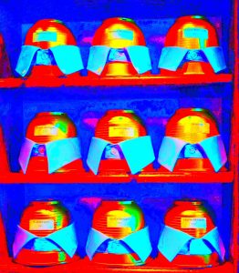 Manufakturen-Blog-PopArt-Projekt: Hemdkragen, hellblau (Foto: Wigmar Bressel) - basierend auf einem Foto von Martin Specht im Showroom der Lauterbacher Hemdenmanufaktur von Campe & Ohff im hessischen Lauterbach