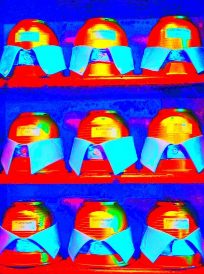 Manufakturen-Blog-PopArt-Projekt: Hemdkragen, hellblau (Foto: Wigmar Bressel) - basierend auf einem Foto von Martin Specht im Showroom der Lauterbacher Hemdenmanufaktur von Campe & Ohff im hessischen Lauterbach