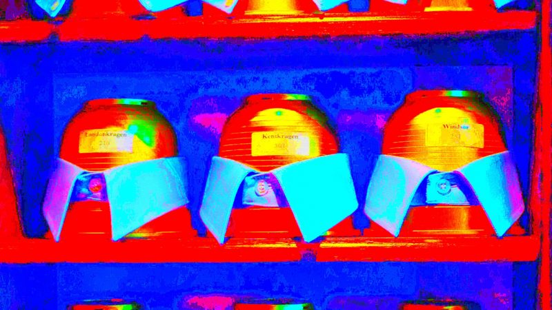 Manufakturen-Blog-PopArt-Projekt: Hemdkragen, hellblau (Foto: Wigmar Bressel) - basierend auf einem Foto von Martin Specht im Showroom der Lauterbacher Hemdenmanufaktur von Campe & Ohff im hessischen Lauterbach