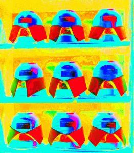 Manufakturen-Blog-PopArt-Projekt: Hemdkragen, rot (Foto: Wigmar Bressel) - basierend auf einem Foto von Martin Specht im Showroom der Lauterbacher Hemdenmanufaktur von Campe & Ohff im hessischen Lauterbach