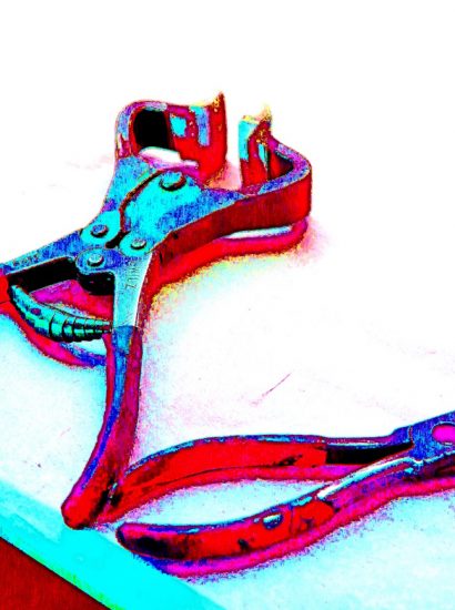 Manufakturen-Blog-PopArt-Projekt: Zangen I, rot (Foto: Wigmar Bressel) - basierend auf einem Ausschnitt eines Fotos von Martin Specht in der Produktion der Handtaschenmanufaktur Comtesse in Obertshausen