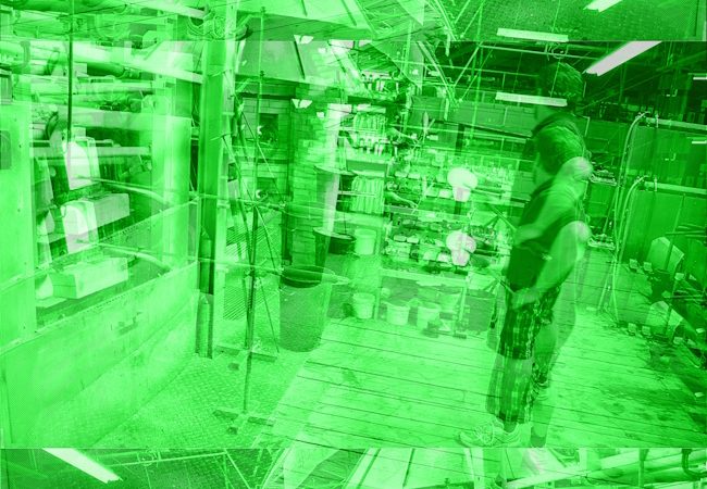 Manufakturen-Blog-PopArt-Projekt: Mitarbeiter IV, smaragdgrün (Foto: Wigmar Bressel) - basierend auf einem Foto am Brennofen der Glasmanufaktur Dorotheenhütte in Wolfach im Schwarzwald; Mitarbeiter beim Glasblasen