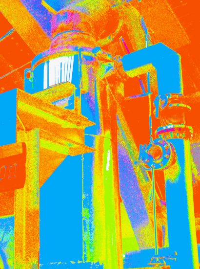 Manufakturen-Blog-PopArt-Projekt: Formen Strukturen, bunt I (Foto: Wigmar Bressel) - basierend auf einem Foto in der Dorotheenhütte in Wolfach im Schwarzwald - die Abluftanlage der Glasöfen