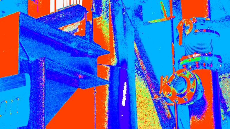 Manufakturen-Blog-PopArt-Projekt: Formen Strukturen, bunt II (Foto: Wigmar Bressel) - basierend auf einem Foto in der Dorotheenhütte in Wolfach im Schwarzwald - die Abluftanlage der Glasöfen