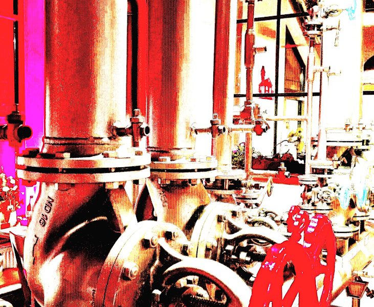 Manufakturen-Blog-PopArt-Projekt: Rohre I, rot (Foto: Wigmar Bressel) - basierend auf einem Foto im Industriedenkmal Eisenhütte Augustfehn (Ausstellungsort des Eisenhütte Kulturvereins und Ausstellungsort des ManufakturenBlogPopArtProjekts)