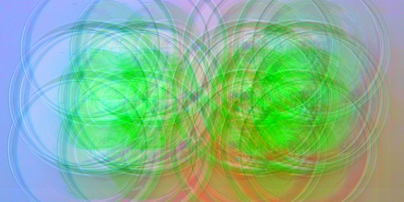 Manufakturen-Blog-PopArt-Projekt: Gläser VI, neongrün (Foto: Wigmar Bressel) - basierend auf einem Foto von 'Goethes Wasserglas' aus seinem Wohnhaus am Frauenplan in Weimar; dort stand es in einer Vitrine - vermutlich hatte er es von einer Reise nach Böhmen um das Jahr 1815 mitgebracht. Diese Gläser wurden als sog. 'Waldglas' von der Elias-Farbglashütte in Laucha nachgefertigt. Sie stehen auf silbernen Gläsertellern aus der Korpuswerkstatt von Koch & Bergfeld aus Bremen.