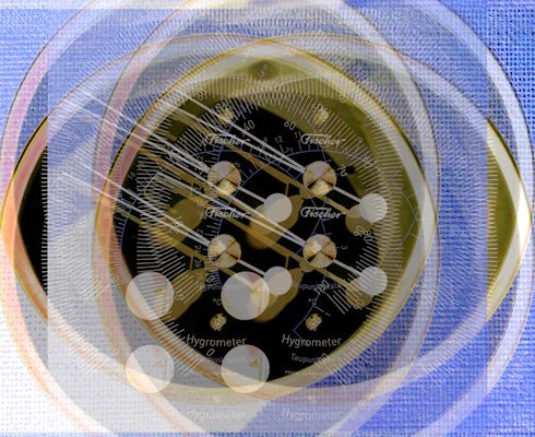 Manufakturen-Blog-PopArt-Projekt: Hygrometer III dreifach, hellblau (Foto: Wigmar Bressel) - basierend auf einem Foto eines Luftfeuchtigkeitsmessers von Feingerätebau K. Fischer aus Drebach; Design: Mark Braun