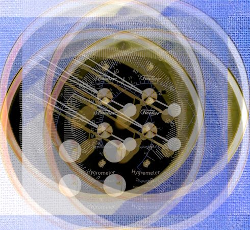 Manufakturen-Blog-PopArt-Projekt: Hygrometer III dreifach, hellblau (Foto: Wigmar Bressel) - basierend auf einem Foto eines Luftfeuchtigkeitsmessers von Feingerätebau K. Fischer aus Drebach; Design: Mark Braun