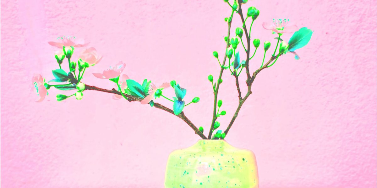 Manufakturen-Blog-PopArt-Projekt: Vase IV, zitronengelb (Foto: Wigmar Bressel) - basierend auf einem Foto einer Frühlingsvase der Leipziger Independent-Keramikerin Franziska M. Köllner