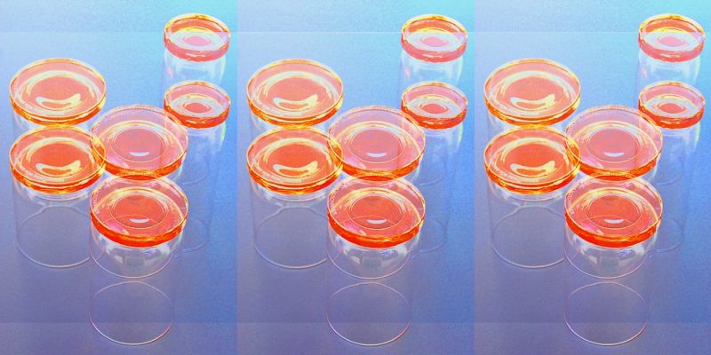 Manufakturen-Blog-PopArt-Projekt: Jubiläumsgläser IV dreifach, orange / hellblau (Foto: Wigmar Bressel) - basierend auf einem Foto von den Gläsern der Freiherr von Poschinger Glasmanufaktur in Frauenau im Bayerischen Wald zum 450jährigen Bestehen; das Besondere an ihnen ist, dass der Boden aus gegossenem Glas besteht, der Kelch aus mundgeblasenem - also das Beste aus zwei Welten...