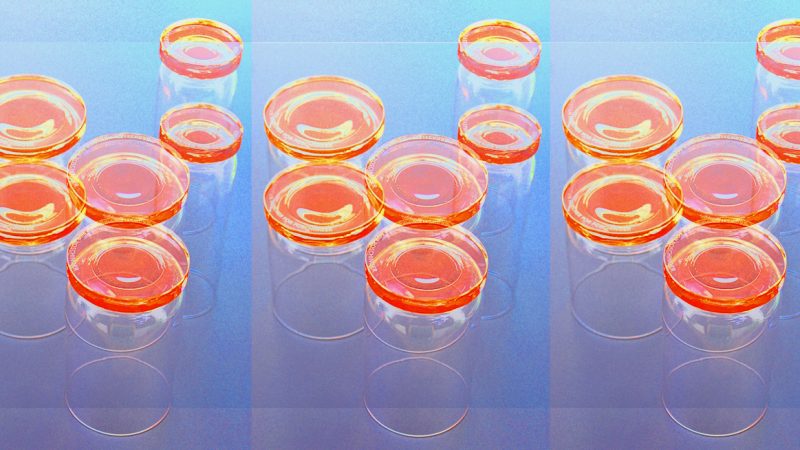 Manufakturen-Blog-PopArt-Projekt: Jubiläumsgläser IV dreifach, orange / hellblau (Foto: Wigmar Bressel) - basierend auf einem Foto von den Gläsern der Freiherr von Poschinger Glasmanufaktur in Frauenau im Bayerischen Wald zum 450jährigen Bestehen; das Besondere an ihnen ist, dass der Boden aus gegossenem Glas besteht, der Kelch aus mundgeblasenem - also das Beste aus zwei Welten...