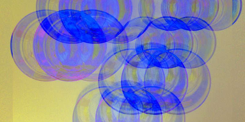 Manufakturen-Blog-PopArt-Projekt: Jubiläumsgläser III, ultramarienblau (Foto: Wigmar Bressel) - basierend auf einem Foto von den drei Gläsern, die sich die Freiherr von Poschinger Glasmanufaktur in Frauenau zu ihrem 450jährigen Bestehen von Sebastian Herkner für eine limitierte Auflage entwerfen ließ.