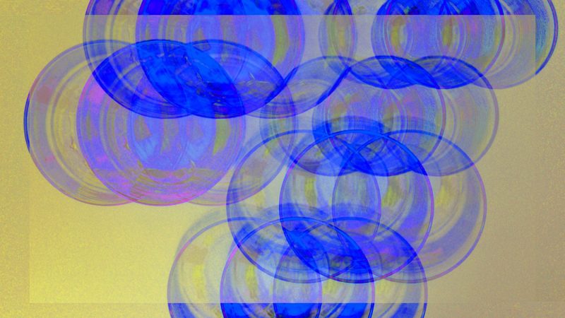 Manufakturen-Blog-PopArt-Projekt: Jubiläumsgläser III, ultramarienblau (Foto: Wigmar Bressel) - basierend auf einem Foto von den drei Gläsern, die sich die Freiherr von Poschinger Glasmanufaktur in Frauenau zu ihrem 450jährigen Bestehen von Sebastian Herkner für eine limitierte Auflage entwerfen ließ.