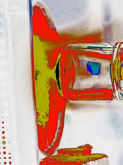 Manufakturen-Blog-PopArt-Projekt: Schlegelflasche, zinnoberrot (Foto: Wigmar Bressel) - basierend auf einem Foto von Martin Specht am Glasofen in der Glasmanufaktur Freiherr von Poschinger in Frauenau im Bayerischen Wald