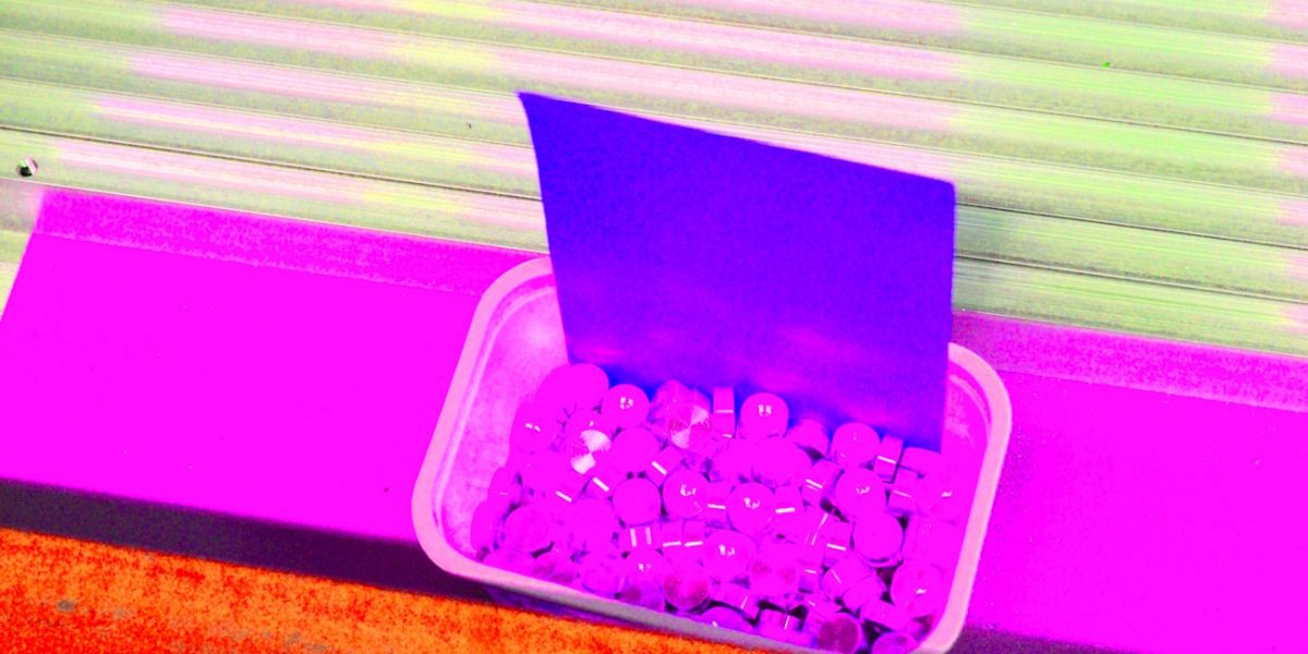 Manufakturen-Blog-PopArt-Projekt: Drehstücke I, pink (Foto: Wigmar Bressel) - basierend auf einem Foto in der Produktion der GKS Leuchtenmanufaktur Gebr. Knapstein im sauerländischen Sundern