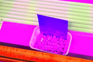 Manufakturen-Blog-PopArt-Projekt: Drehstücke I, pink (Foto: Wigmar Bressel) - basierend auf einem Foto in der Produktion der GKS Leuchtenmanufaktur Gebr. Knapstein im sauerländischen Sundern