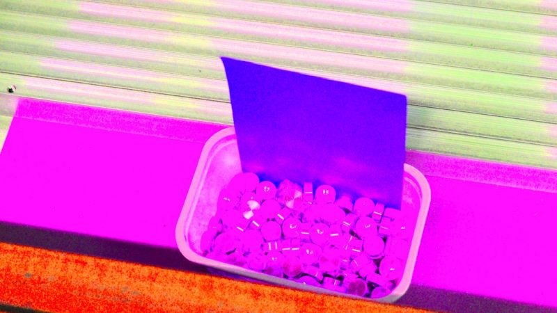 Manufakturen-Blog-PopArt-Projekt: Drehstücke I, pink (Foto: Wigmar Bressel) - basierend auf einem Foto in der Produktion der GKS Leuchtenmanufaktur Gebr. Knapstein im sauerländischen Sundern