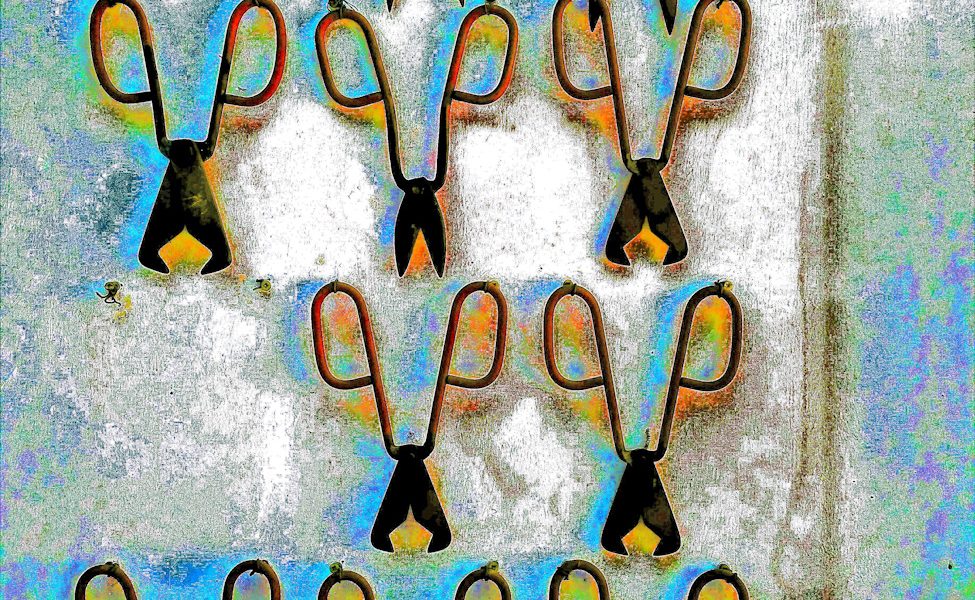 Manufakturen-Blog-PopArt-Projekt: Scheren I, schwarz / grau / blau (Foto: Wigmar Bressel) - basierend auf einem Foto in der Ofenhalle der Glasmanufaktur Harzkristall in Derenburg am Nordharz