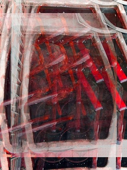 Manufakturen-Blog-PopArt-Projekt: Wässern I, weiß / rot (Foto: Wigmar Bressel) - basierend auf einem Foto von Werkzeugen in der Glasmanufaktur Harzkristall im sachsen-anhaltinischen Derenburg