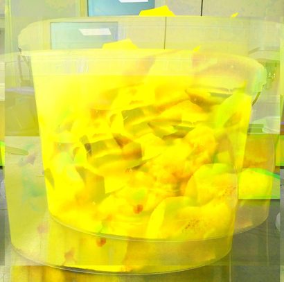 Manufakturen-Blog-PopArt-Projekt: Drei Eimer Melonen-Schnitt I, gelb (Foto: Wigmar Bressel) - basierend auf einem Foto in der Produktion von Henry's Eismanufaktur in Saarbrücken