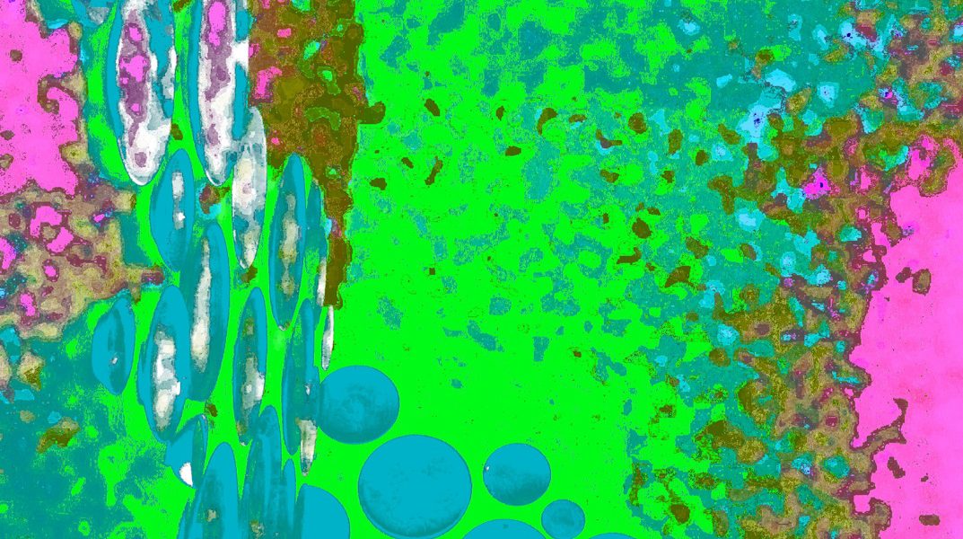 Manufakturen-Blog-PopArt-Projekt: Teller, blau (Foto: Wigmar Bressel) - basierend auf einem Foto einer Installation aus Tellern aus der Königlichen Porzellanmanufaktur (KPM) an einer Wand im Restaurant 'Dong - A' im KPM Hotel & Residences in der Englischen Straße 6 in Berlin