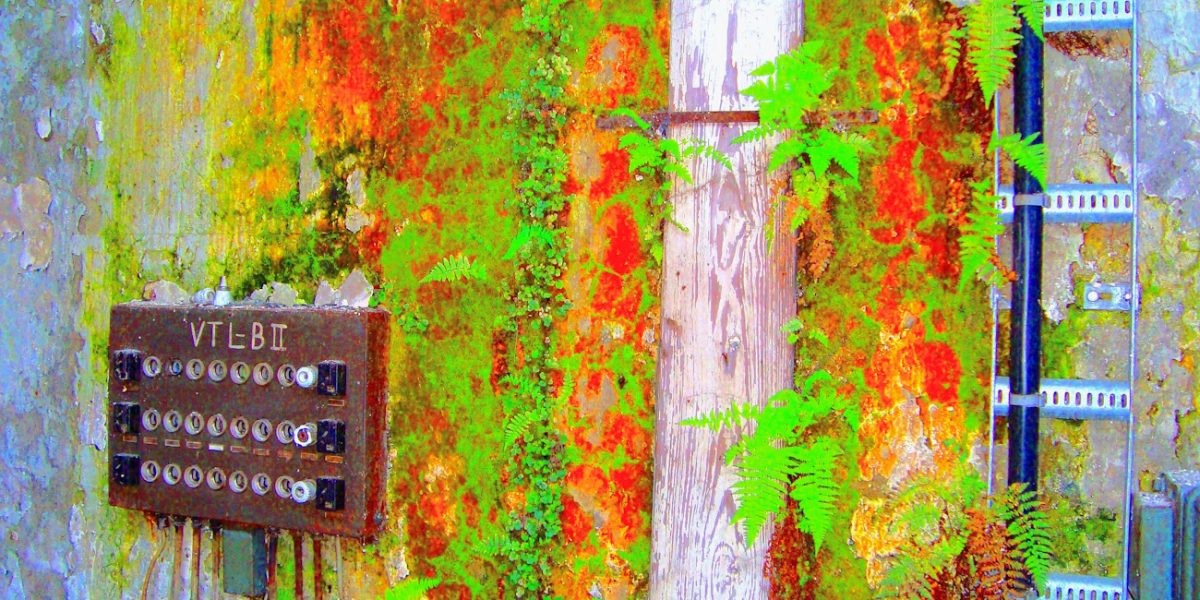 Manufakturen-Blog-PopArt-Projekt: Elektroverteilung III, gelb / neongrün / rot (Im Dschungel) (Foto: Wigmar Bressel) - basierend auf einem Foto in der Alten Poliererei der Silberwarenmanufaktur Koch & Bergfeld in der Bremer Neustadt