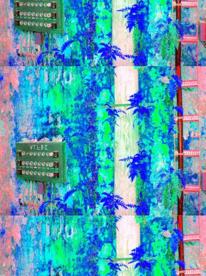 Manufakturen-Blog-PopArt-Projekt: Elektroverteilung III dreifach, lachs / blau / neongrün (Im Dschungel) (Foto: Wigmar Bressel) - basierend auf einem Foto in der Alten Poliererei der Silberwarenmanufaktur Koch & Bergfeld in der Bremer Neustadt