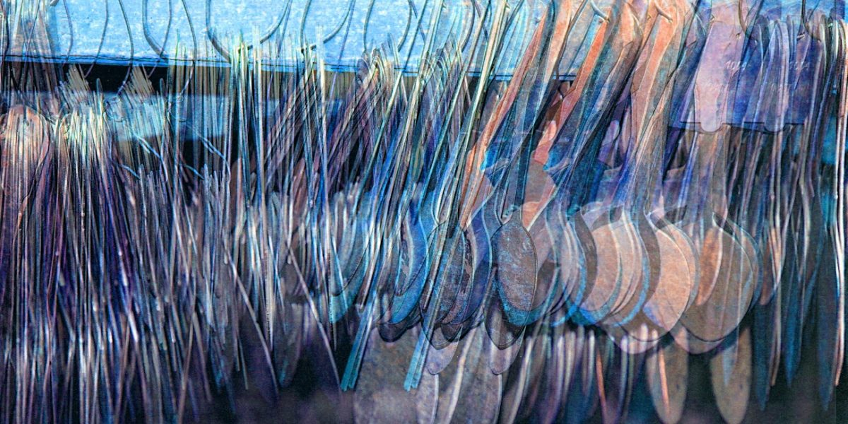 Manufakturen-Blog-PopArt-Projekt: Schablonen, blau (Foto: Wigmar Bressel) - basierend auf einem Foto im Werkzeugbau der Besteckmanufaktur von Koch & Bergfeld in der Bremer Neustadt