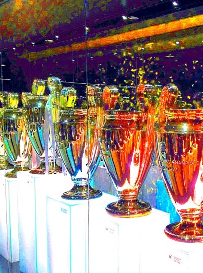 Manufakturen-Blog-PopArt-Projekt: "Silver & Gold" - UEFA Champions League Pokal (Foto: Wigmar Bressel) - basierend auf einem Foto des Pokals von Koch & Bergfeld in Bremen, fotografiert im Santiago-Bernabeu-Stadion in Madrid im Museum des Fußballclubs Real Madrid