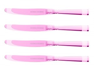 Manufakturen-Blog-PopArt-Projekt: Vier Messer, rosa (Foto: Wigmar Bressel) - basierend auf einem Foto von Messern des Modells 'Spaten' der Silberwarenmanufaktur Koch & Bergfeld in Bremen; das Modell trägt die Nummer 'Null' - es stammt aus dem Gründungsjahr 1829 und stammt aus der Feder von Firmengründer Gottfried Koch. Es war vielleicht das meistverkaufte Messer des Unternehmens in Millionenauflage über die 195 Jahre...