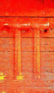 Manufakturen-Blog-PopArt-Projekt: Hammer II ("Die zwei Hämmer"), orange (Foto: Wigmar Bressel) - basierend auf einem Foto in der Werkstatt der Leinenweberei Hoffmann in Neukirch in der Oberlausitz