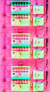 Manufakturen-Blog-PopArt-Projekt: Elektroverteilung II dreifach, johannisbeerrot (Foto: Wigmar Bressel) - basierend auf einem Foto im Websaal der Leinenmanufaktur Seegers & Sohn in Steinhude